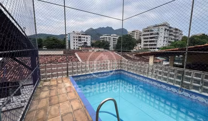 Casa de vila - 300m² - Freguesia - 3 quartos sendo 2 suítes - 4 vagas
