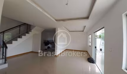 Casa de primeira locação com 4 quartos, pronta para morar.