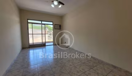 Apartamento de 2 quartos mais dependência completa