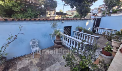 Casa ampla e bem localizada em Tanque