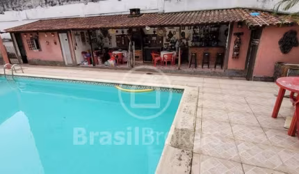 Ampla casa linear em local nobre