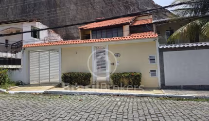 Casa Condomínio 5 Dormitórios com 4 suítes