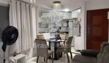 Apartamento 02 quartos reformado e com móveis planejados situado em Condomínio com total infraestrutura e segurança.