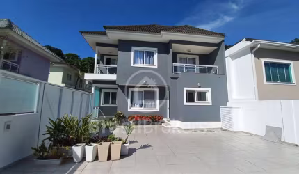 Maravilhosa casa em condomínio fechado.