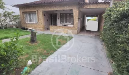 Casa Linear centro terreno com  372m²
