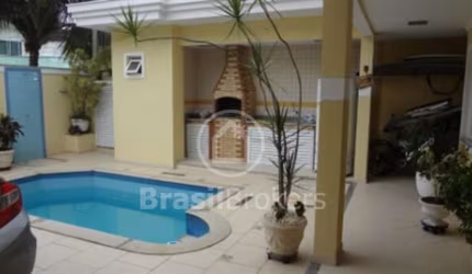 Ótima casa em Condomínio fechado à venda com 240,00m² e 04 quartos no bairro Pechincha, Rio de Janeiro - rj