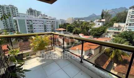 Excelente apartamento prédio único em área nobre na Freguesia com 224 m2 frente de rua.