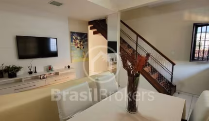 Linda casa duplex c/ quintal, banh.soc + lavabo  e 2 vagas cobertas