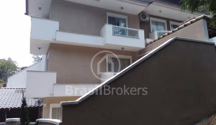Casa em condomínio com 300,00m² e 3 quartos em Freguesia (Jacarepaguá)