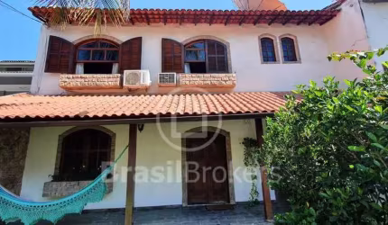 Casa de Condomínio 4 quartos, sendo 2 suítes
