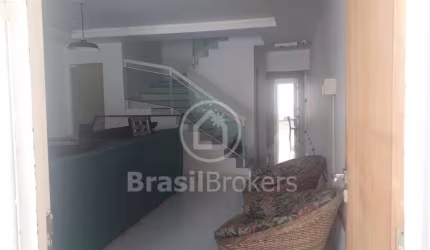 COND BOSQUE DA PEDRA - Casa de Condomínio 3 quartos, sendo 3 suítes