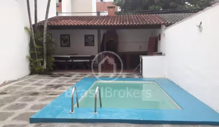 Casa de Condomínio 3 quartos, sendo 1 suíte