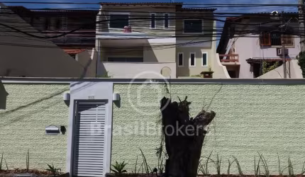 Casa de Condomínio 3 quartos, sendo 1 suíte