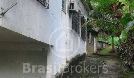 Casa 3 quartos, sendo 1 suíte