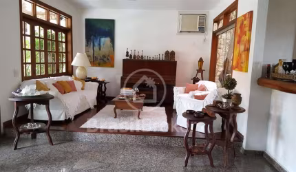 Casa de Condomínio 4 quartos, sendo 4 suítes