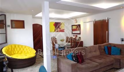Casa 4 quartos, sendo 1 suíte