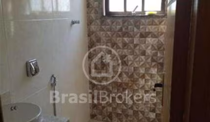 Casa de Condomínio 3 quartos, sendo 1 suíte