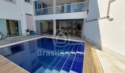 Casa de Condomínio 3 quartos, sendo 2 suítes