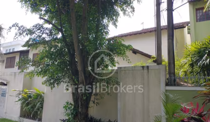 Casa de Condomínio 4 quartos, sendo 1 suíte