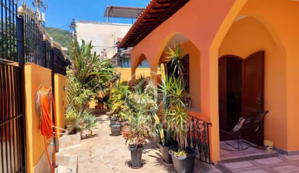 Casa 4 quartos, sendo 1 suíte