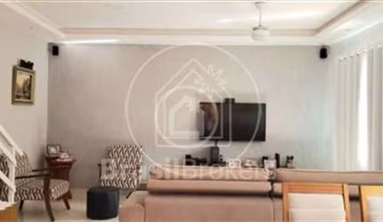 Casa 3 quartos, sendo 1 suíte