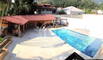 Casa de Condomínio 4 quartos, sendo 2 suítes