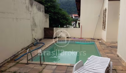 Casa de Condomínio 4 quartos, sendo 1 suíte