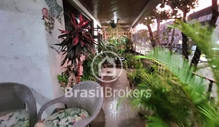 APARTAMENTO 4 QUARTOS/SENDO UMA SUITE/ELEVADOR/VARANDA/ 180M