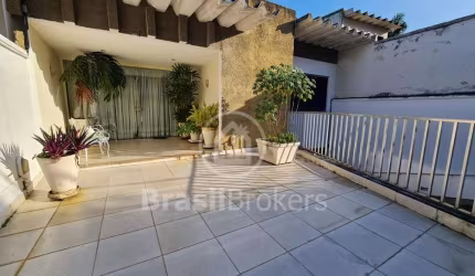 Casa à venda com 350,00m² e 5 quartos em Jardim Guanabara, Rio de Janeiro - RJ