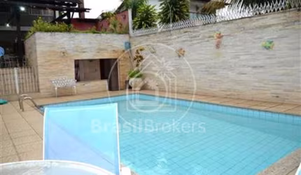 Casa à venda com 320,00m² e 5 quartos em Jardim Guanabara, Rio de Janeiro - rj