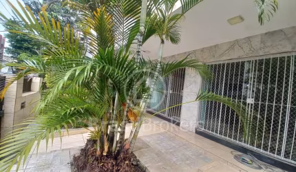 EXCELENTE CASA COM PISCINA PRÓXIMA AO SHOPPING ILHA PLAZA