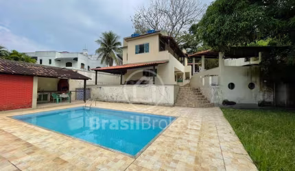 Casa à venda com 351,00m² e 4 quartos em Jardim Guanabara, Rio de Janeiro - rj