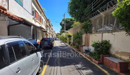 Linda casa triplex na Portuguesa ao lado do shopping Ilha Plaza