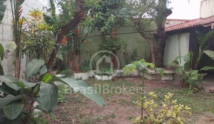 Casa à venda com um excelente quintal