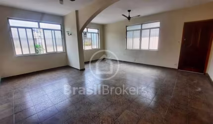 Casa à venda com 270,00m² 3 quartos suíte e area gourmet próximo ao Aterro do Cocota