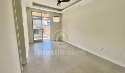 APARTAMENTO 2 QUARTOS MAIS DEPENDÊNCIA COMPLETA, VAGA, ELEVADOR E VARANDA