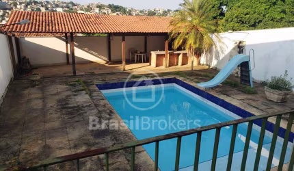Casa triples de 4 quartos, churrasqueira e piscina com 325,00 m² de área útil no Jardim Guanabara