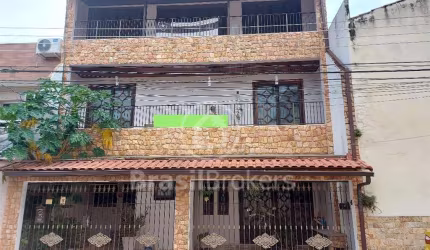 Espaçosa Casa de 3 Pavimentos à Venda na Portuguesa – Ilha do Governador