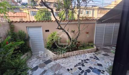 Casa 6 quartos, sendo 1 suíte
