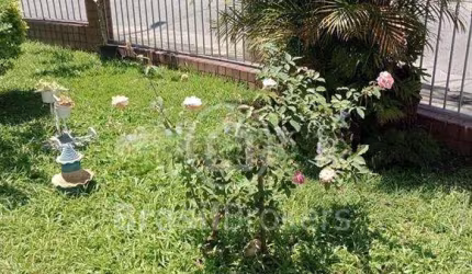 Casa 3 quartos, jardim e 5 vagas com  saída para duas ruas no Jardim Guanabara!