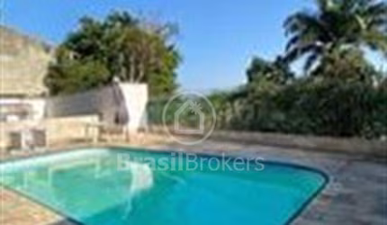 Apartamento 3 quartos com varanda e 2 suítes.