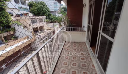 Apartamento de 2 quartos, dependência de empregada e varanda no Jardim Guanabara!