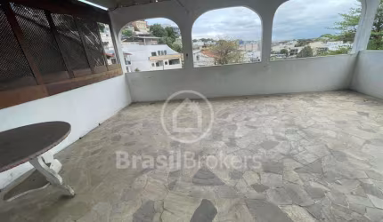 Casa à venda com 610,00m² e 3 quartos em Tauá, Rio de Janeiro - rj