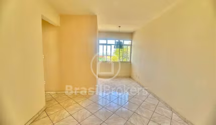 **Apartamento Claro e Arejado com Vista Livre Parcial para o Mar**