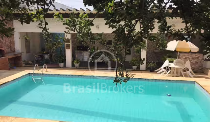 Casa à venda com 254,00m² e 3 quartos em Jardim Guanabara, Rio de Janeiro - rj