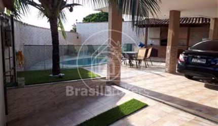 Casa 4 quartos, sendo 4 suítes