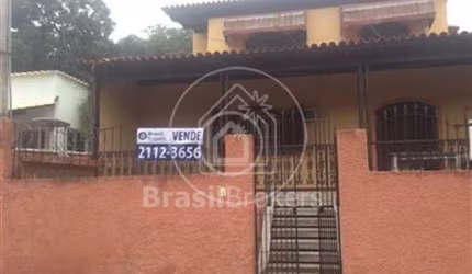 Casa 5 quartos, sendo 2 suítes