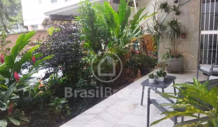Casa 3 quartos, sendo 1 suíte