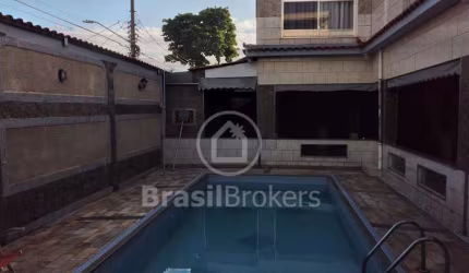 Casa 3 quartos, sendo 3 suítes