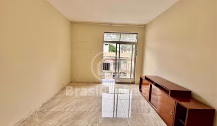 Apartamento 2 quartos com elevador e dependência completa em excelente localização!